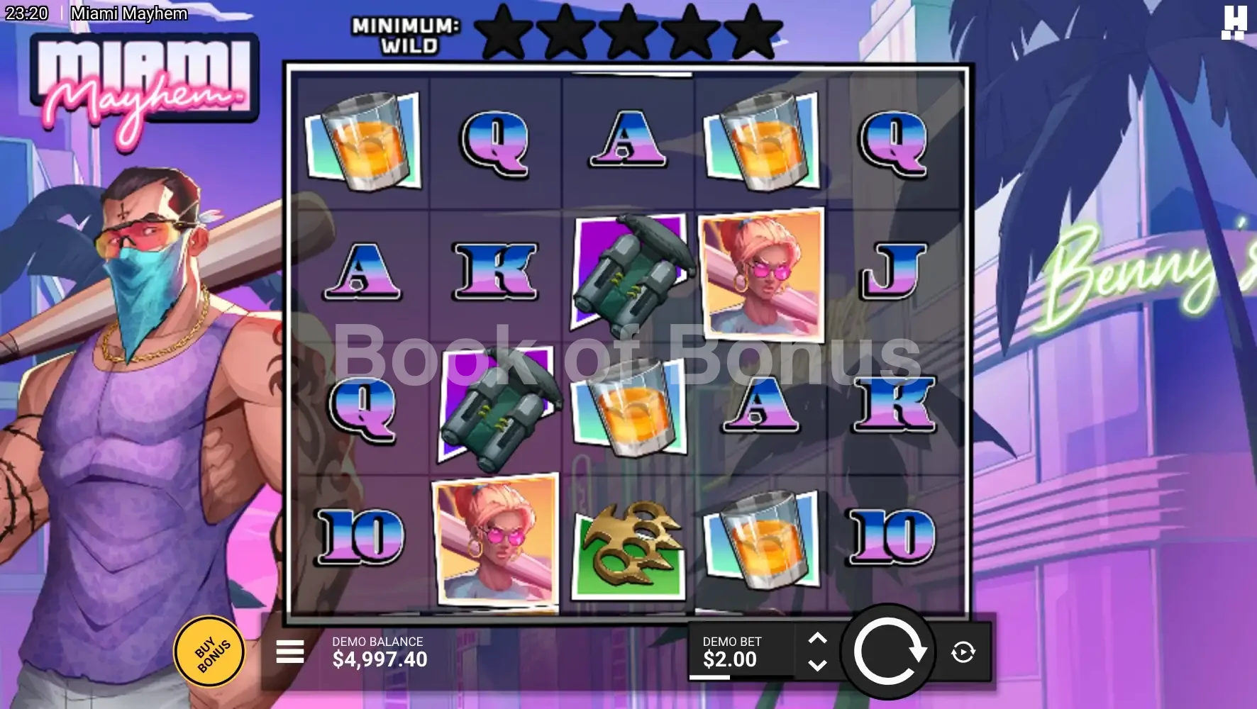 Miami Mayhem par Hacksaw Gaming - jeu de base et disposition des rouleaux